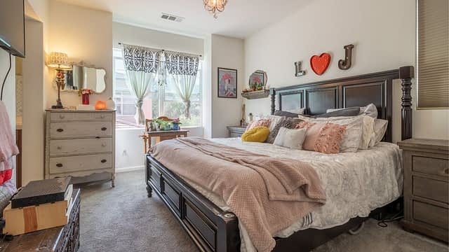 Room Bed Flower Carpenter